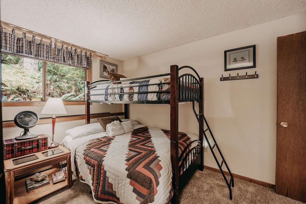 Glacier Mt Baker Lodging