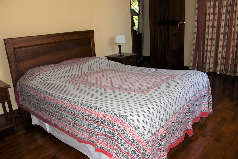 Tropical Villa 5 Min to the Beach