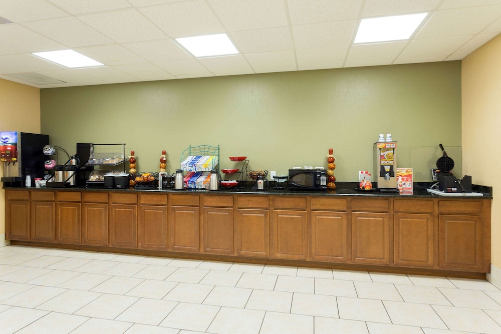 Lake Placid Vacations - Ramada by Wyndham Lake Placid - Property Image 11