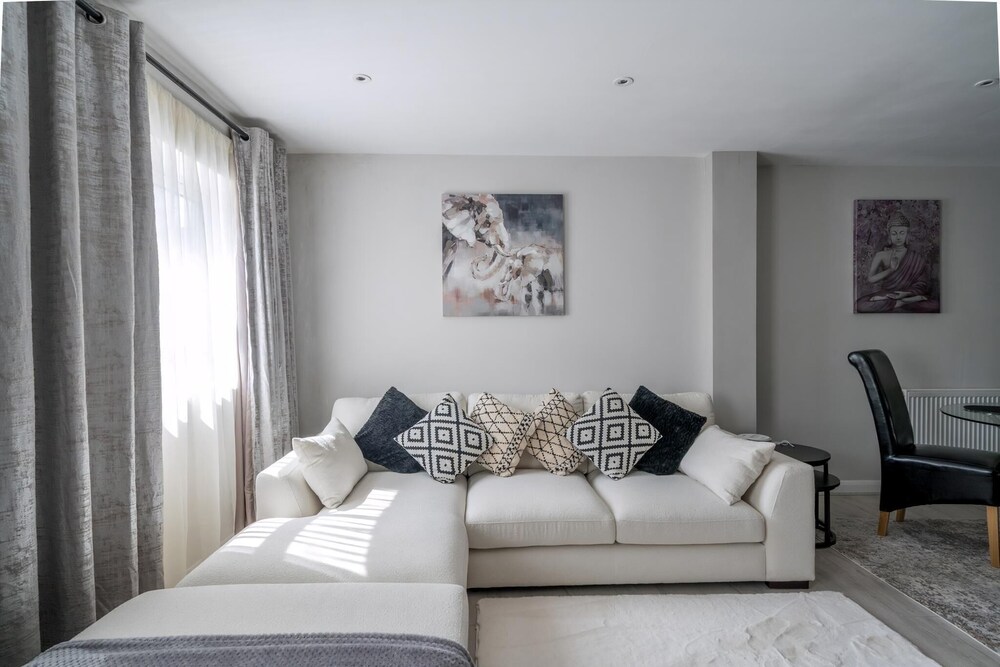 Modern South Wimbledon Stay