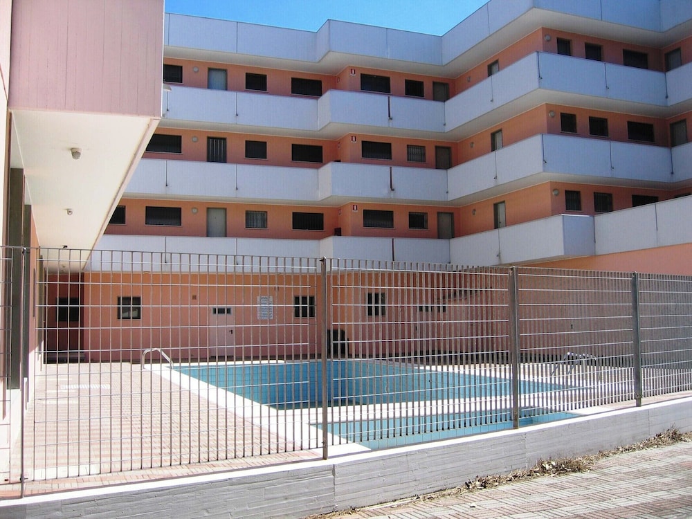 Comfy Flat With Terrace by the Pool
