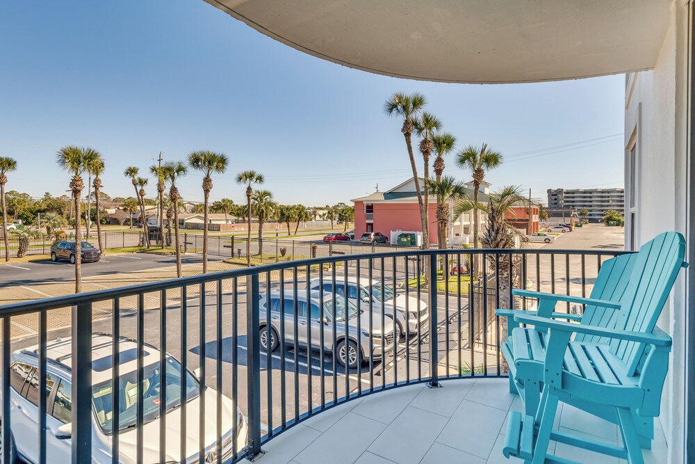 Waterfront Fort Walton Beach Condo: Pool Access!