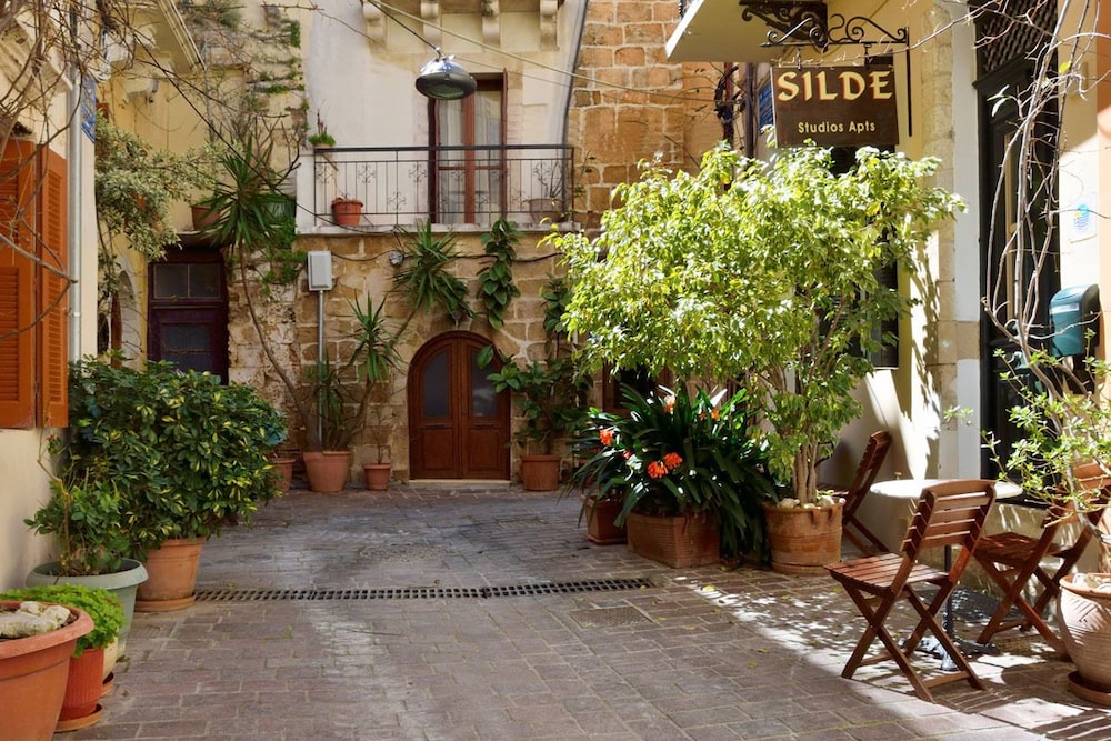 Silde Apartments