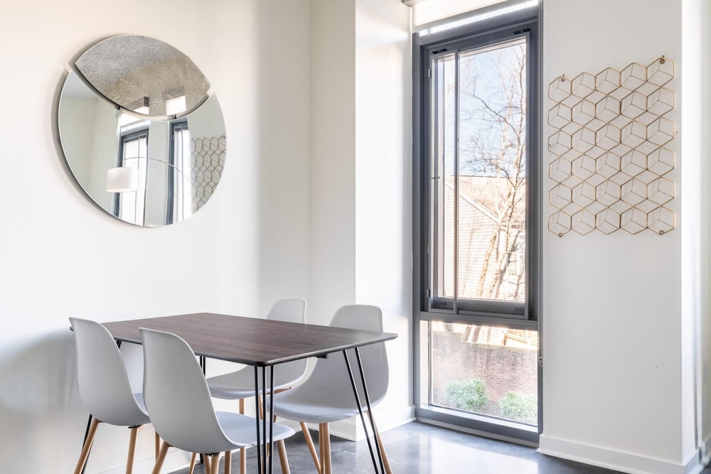 Kasa Welcoming 1 BD Amenity Access Alexandria