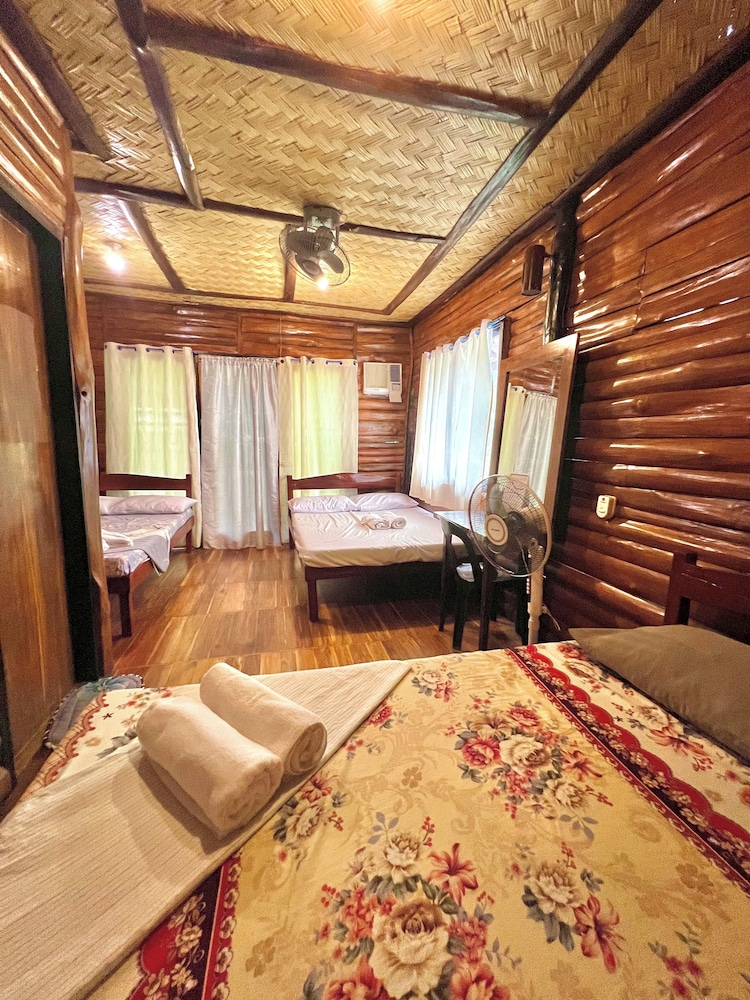 Novie's Tourist Inn