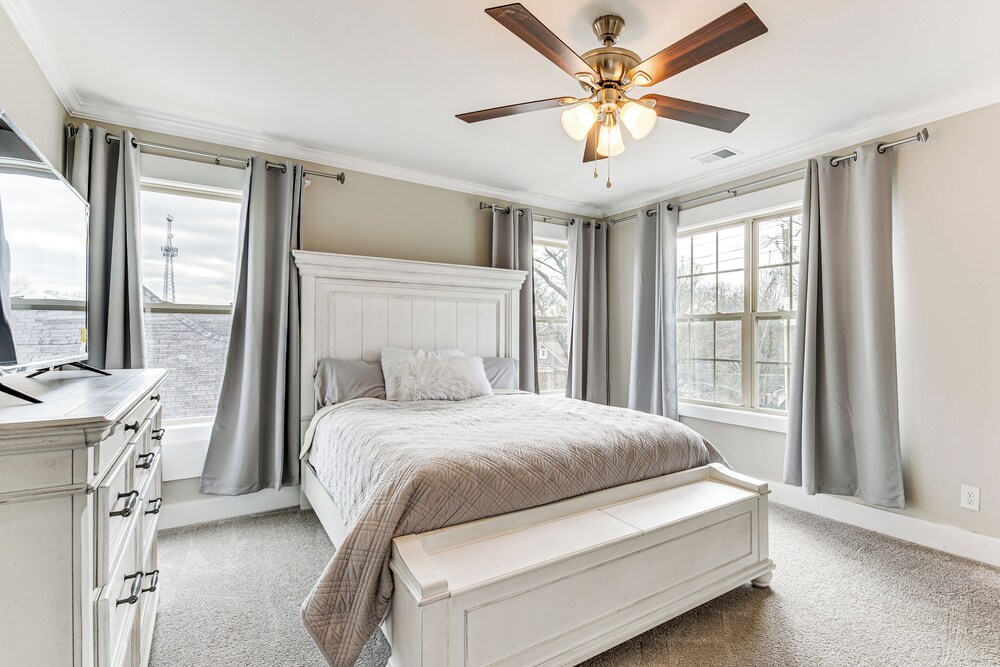 6 Mi to Downtown Atlanta: Spacious Home w/ Yard