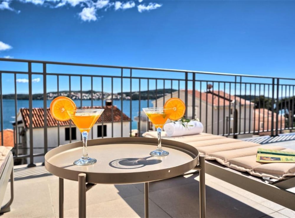 Apartment Domenico - 50 m From the sea