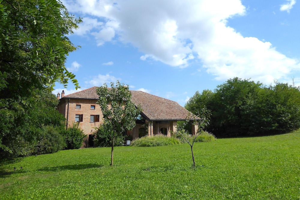 Villa Poggio Zucchino Pool and Wellness Piacenza
