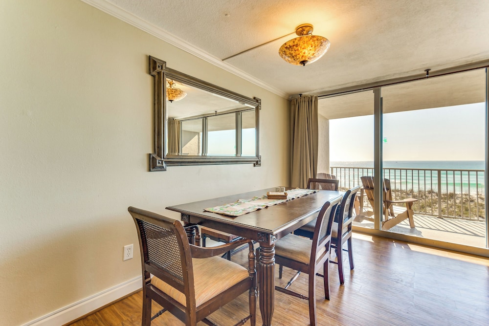 Direct Sand Access! Family Pensacola Beach Retreat