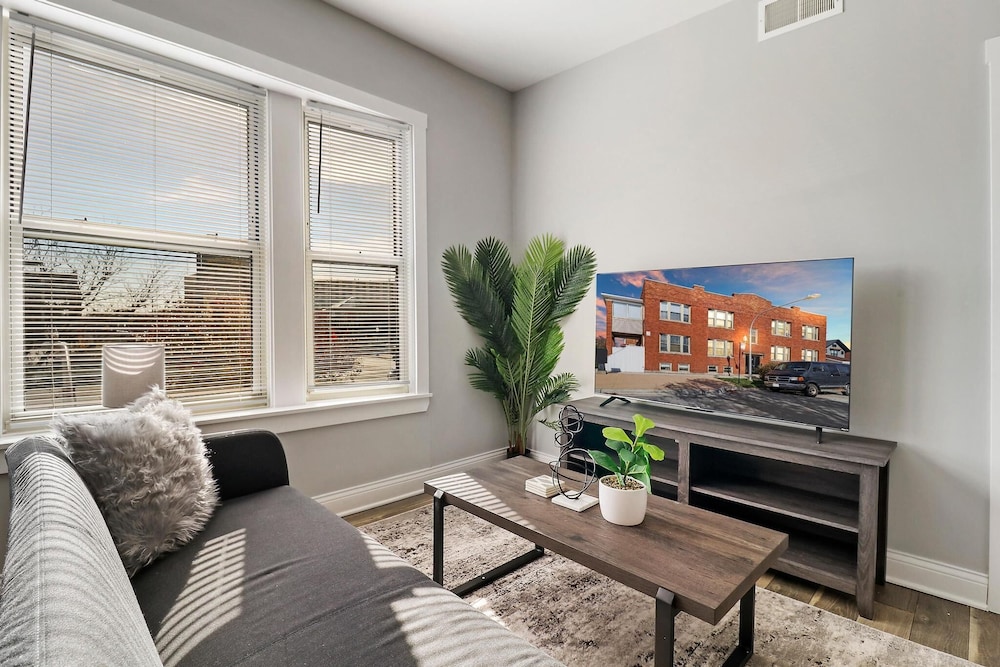 3BR Furnished Stay - Belle Plaine 2W