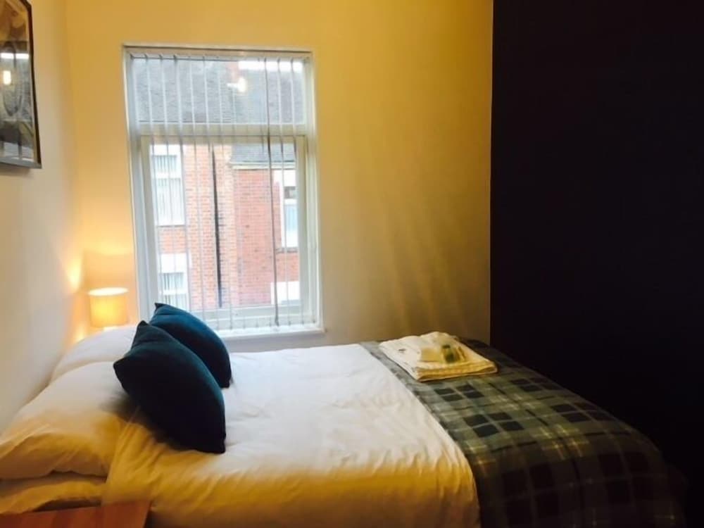Stoke-on-trent Vacations - Town House  Balliol St - Property Image 11