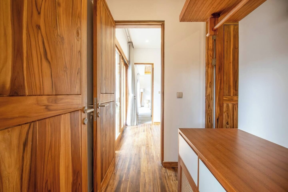 Luxurious 6 BR With Sea View, 5 Mins to Savaya