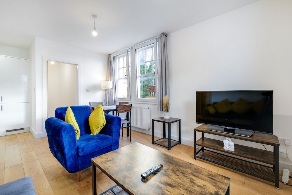 Eastons 2 Bedroom Apt. with Sofa Bed