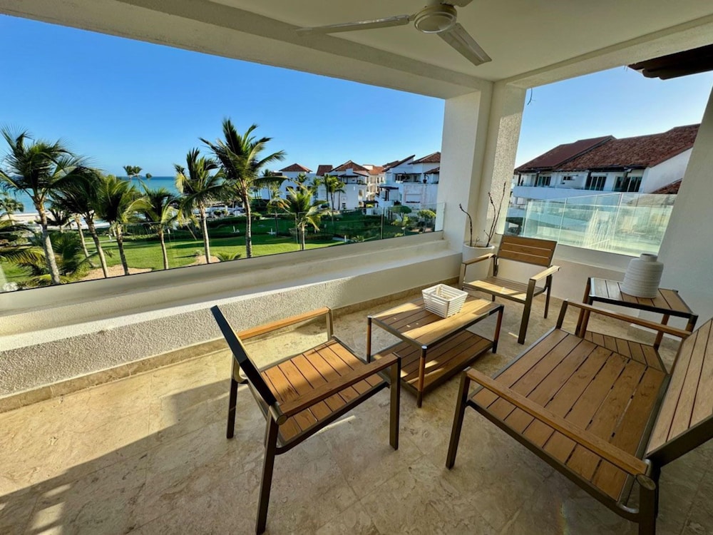 Apt With 2BR and Beach Access in Punta Palmera