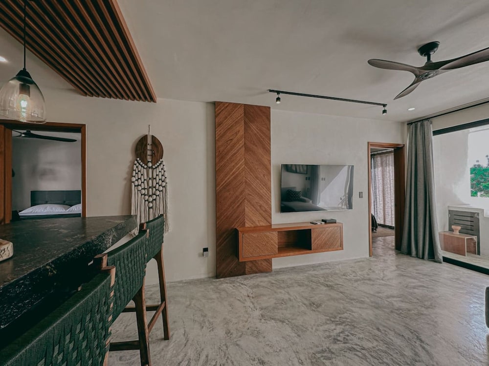 Luxury Penthouse w Jungle Views