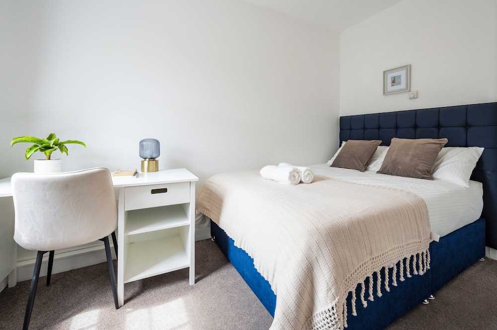Modern London stay near Nothing Hill