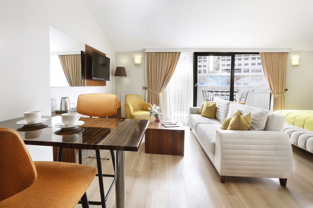 The White Orient Otel - Image 6