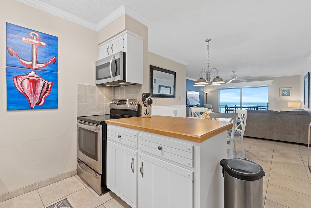Colony Beach Club 224