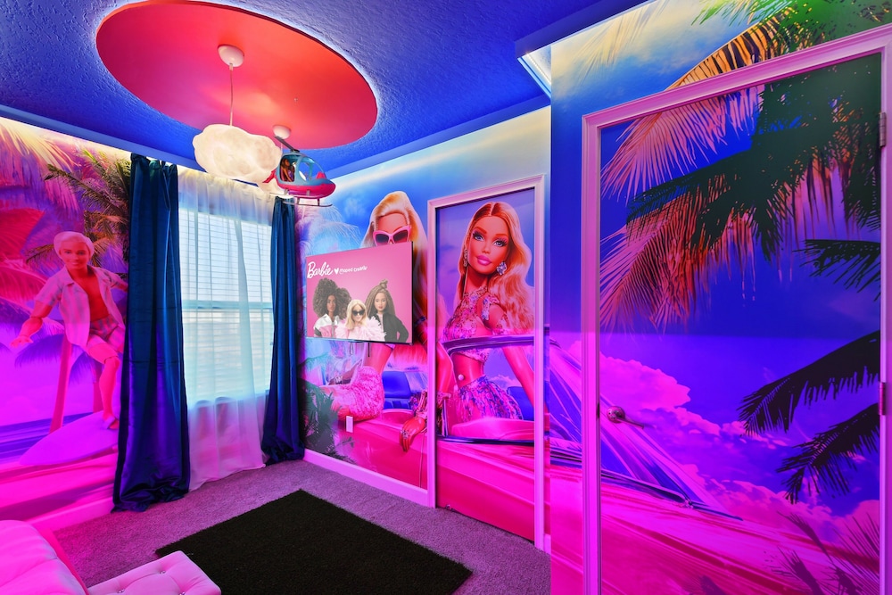 Epic Family Getaway: Themed Villa Near Disney !
