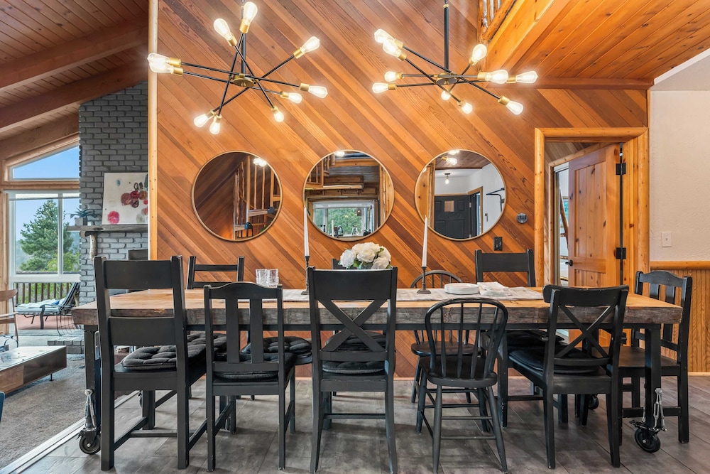 Scenic North Shore Stay w/ Games, Near Snow Summit Lakeview Lodge by Avantstay