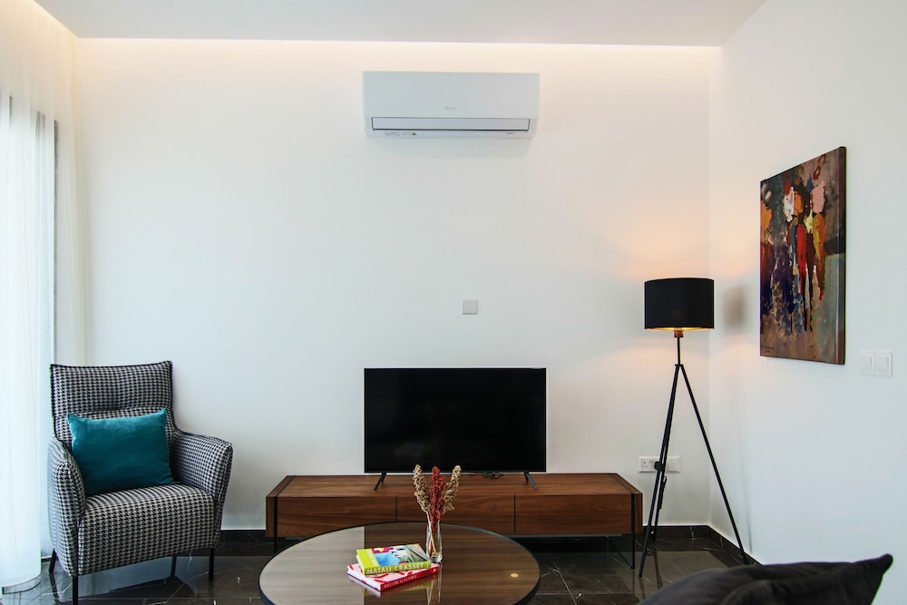 Phaedrus Living: City View Anna Residence 101 view 5
