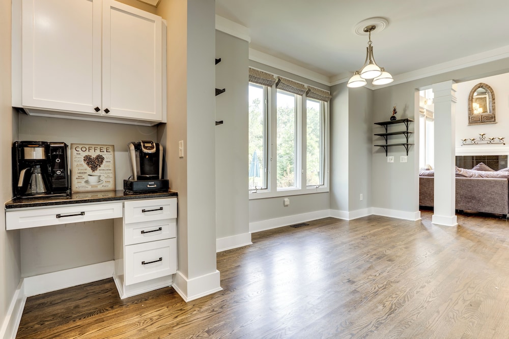 Spacious Family Getaway: 8 Mi to Main St Ann Arbor
