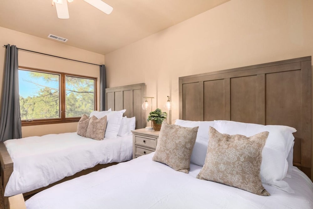 Amberwood Estate w 5 Showers Spa Mtn Views