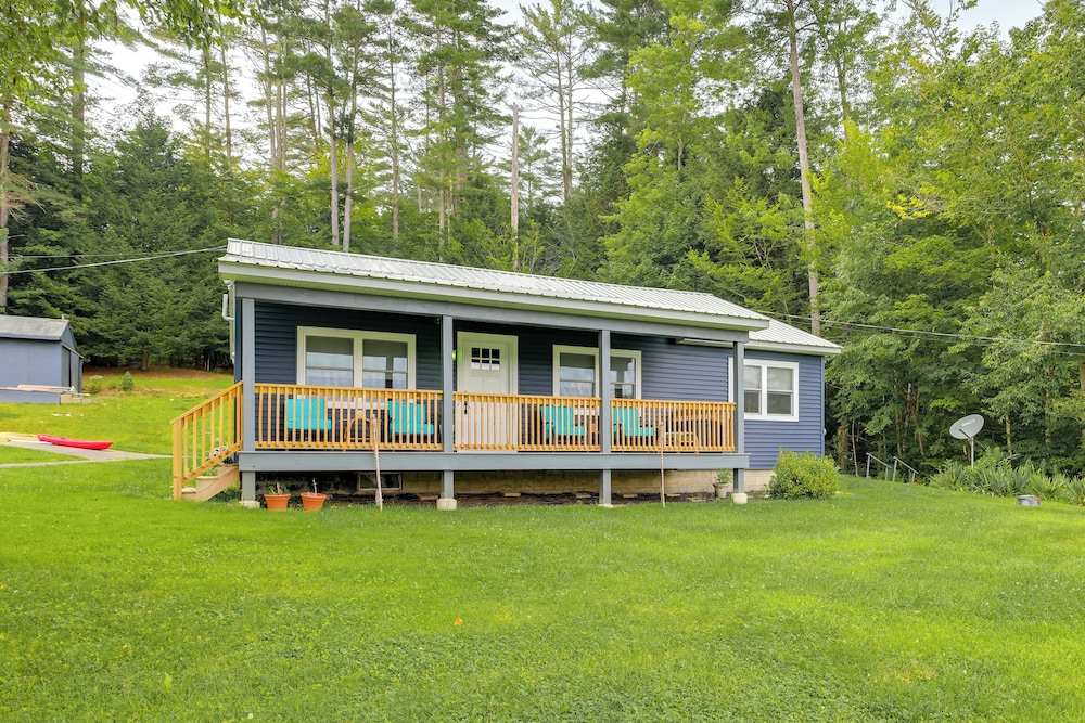 Game Room, Patio & Stunning Views: Lakefront Home!