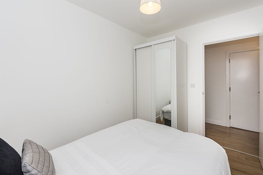 Merrick House Apartments view 2