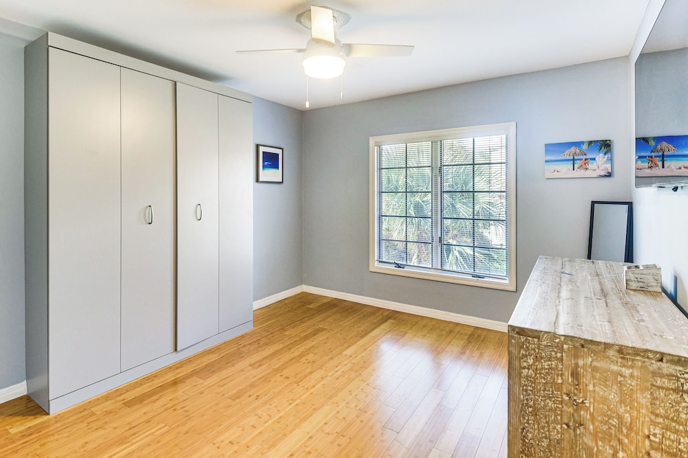 Steps to Ocean, Pool Access! Daytona Beach Gem