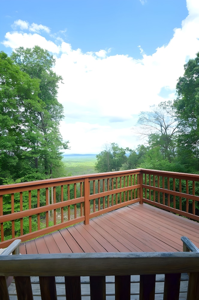 Above Sleepy Hollow - A Hidden Getaway