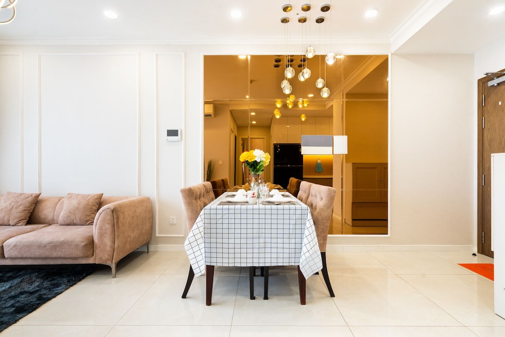 Jennifer House - Millenium Apartment