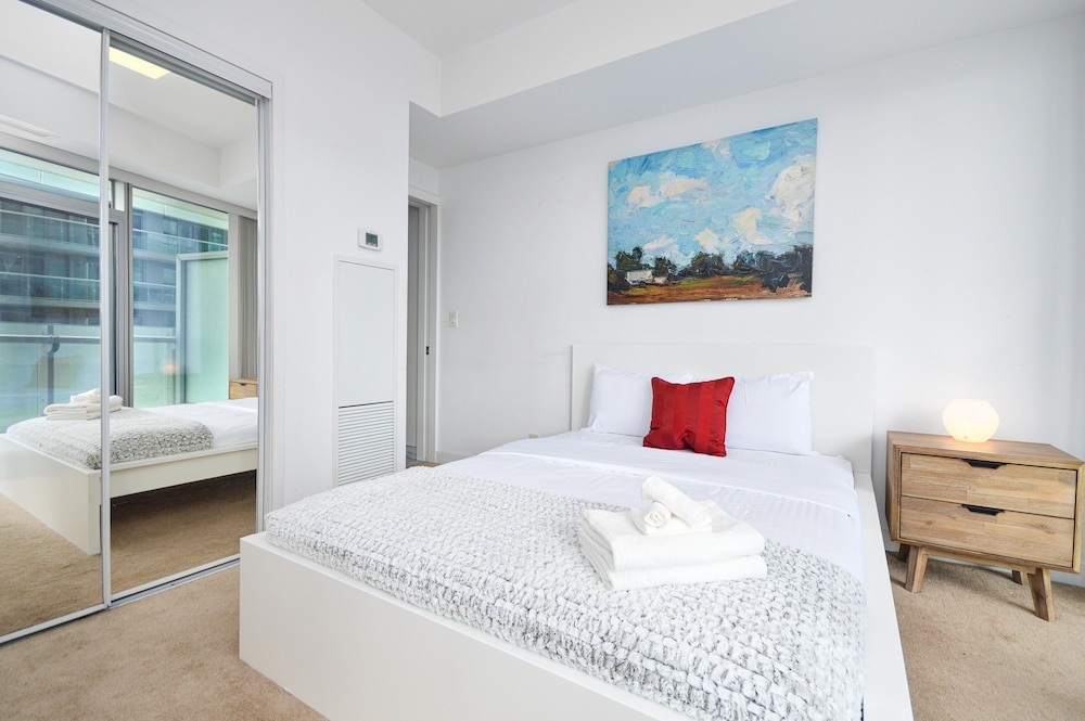 Downtown Toronto Condo near Scotiabank Arena - Image 5