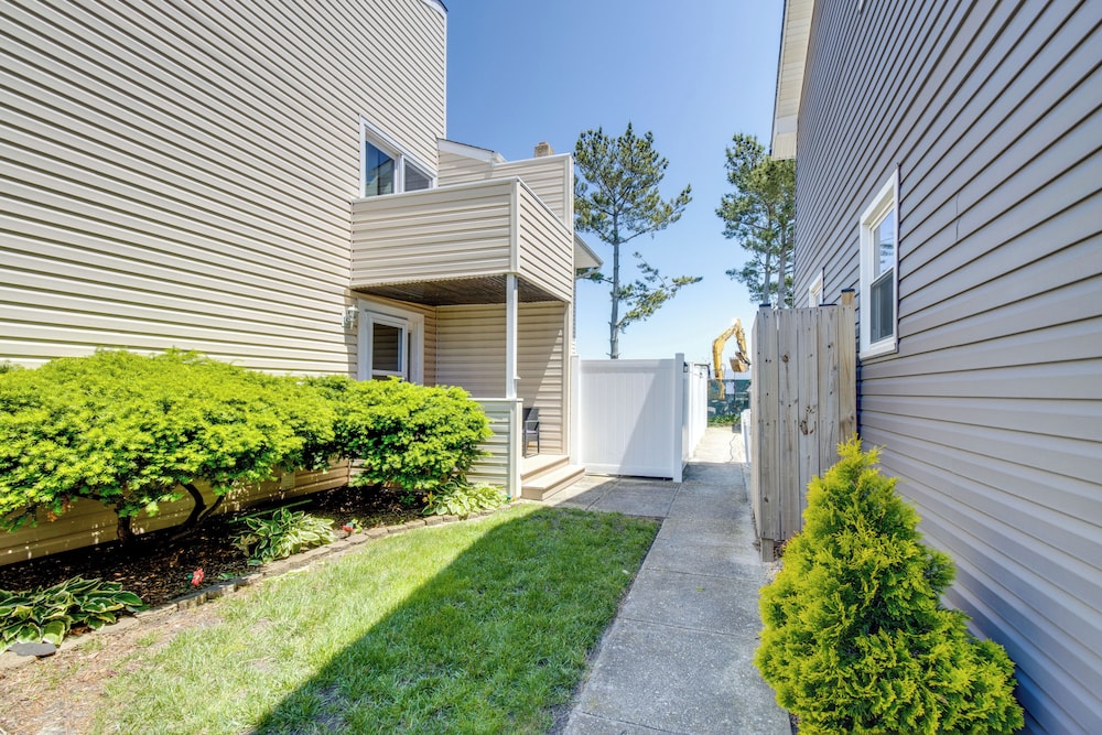 Walk to Brigantine Beach: Condo w/ Furnished Patio