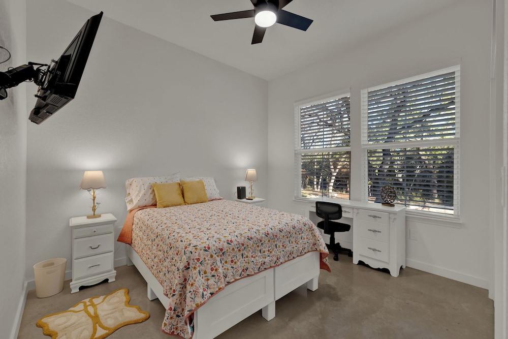 Serene Getaway Nestled in the Tx Hill Country!