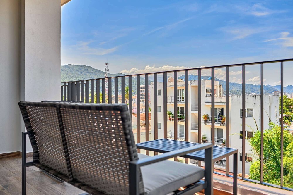 Brand New 2BR Apt - Infinity Pool - Versalles