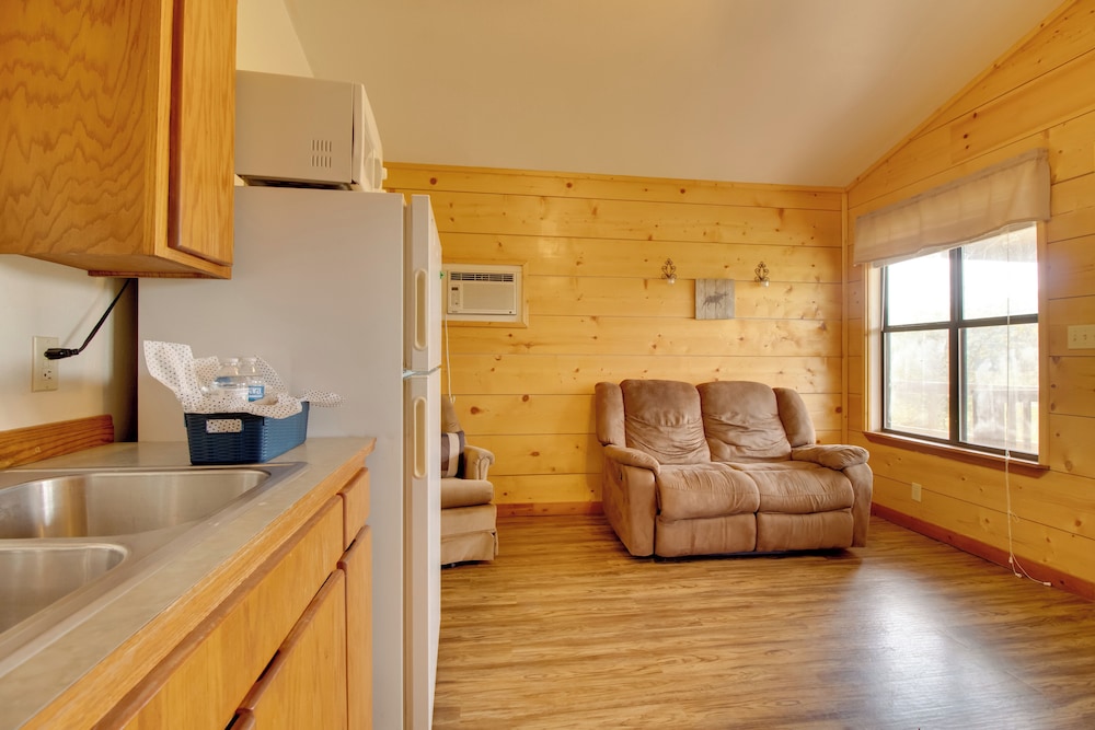 Close to River & Hiking: Cabin in Mountain View