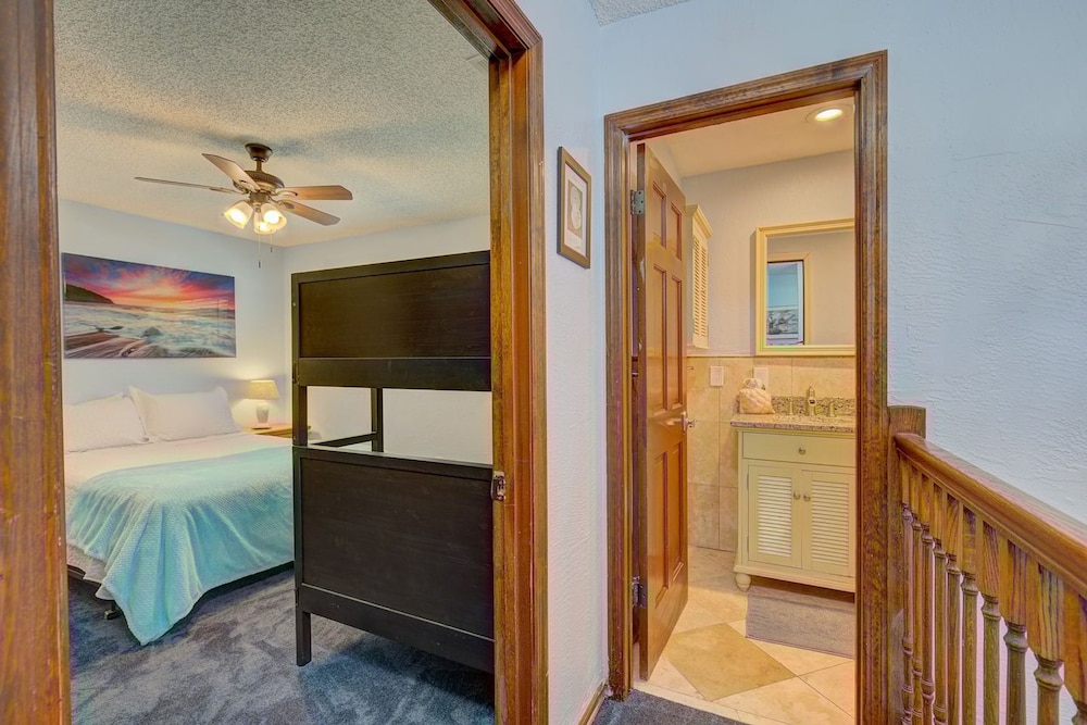 Spacious 4 3 Retreat- Heated Pool-playroom