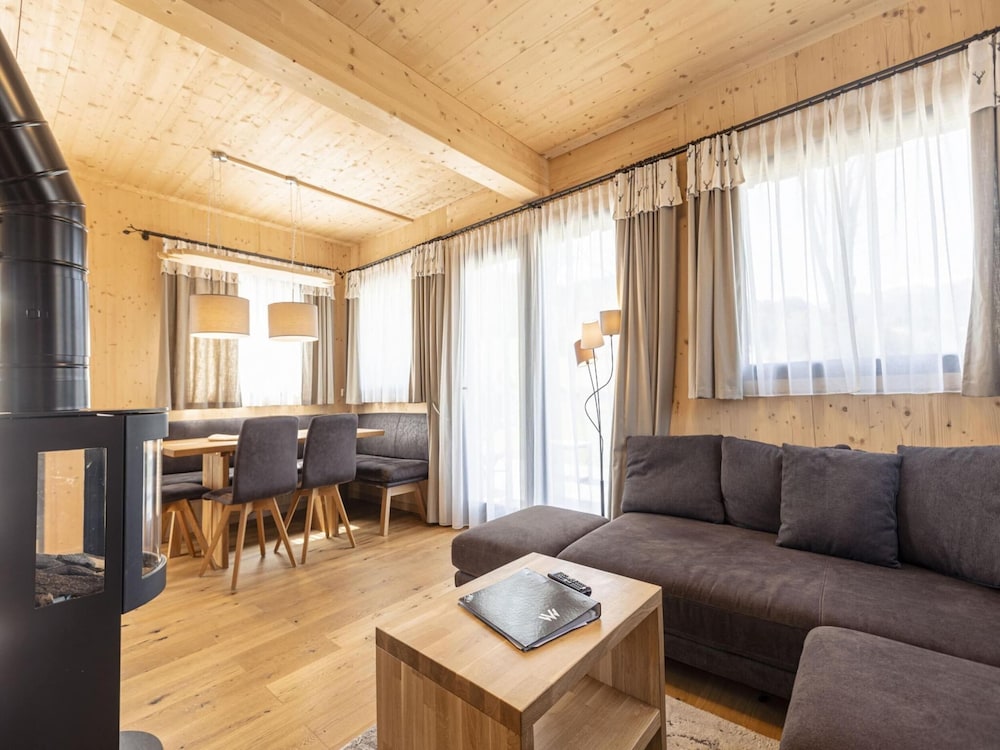 Chalet With Spacious Terrace
