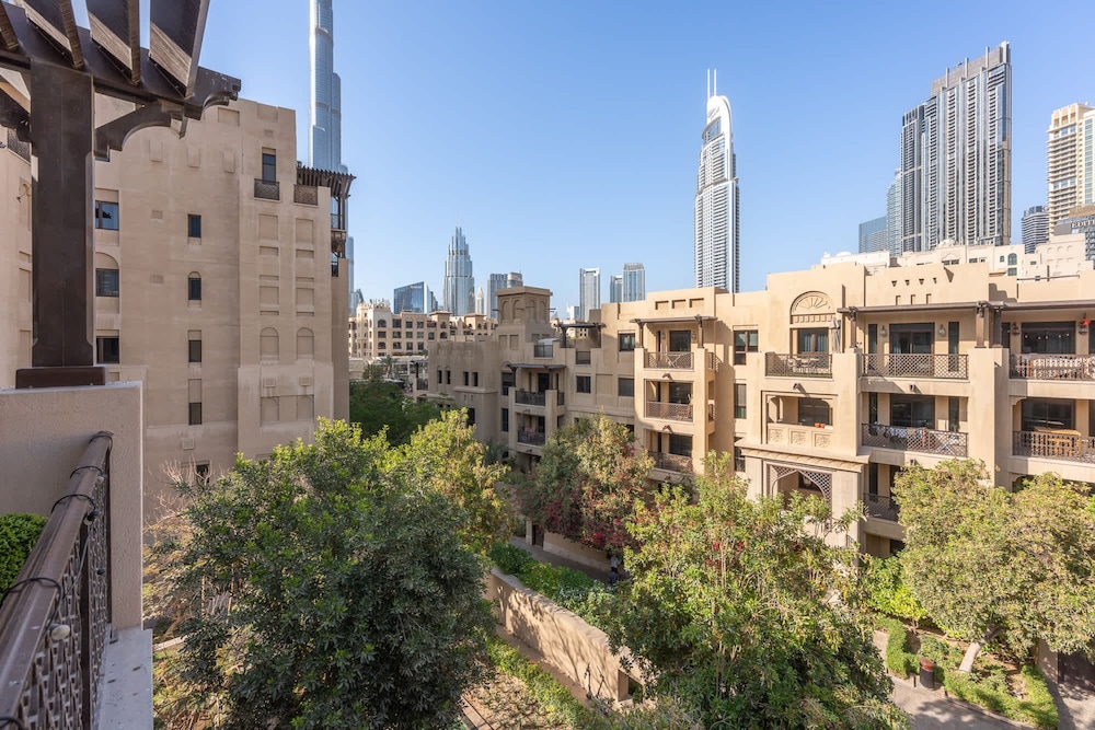 Luxury 2BR Apartment With Full Burj Khalifa View 2-min Walk to Dubai Mall