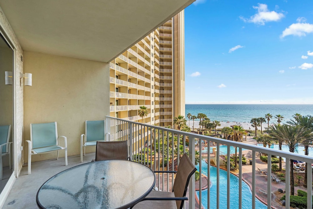Relax at Panama City Beach Balcony, Parking, Walk to Dining