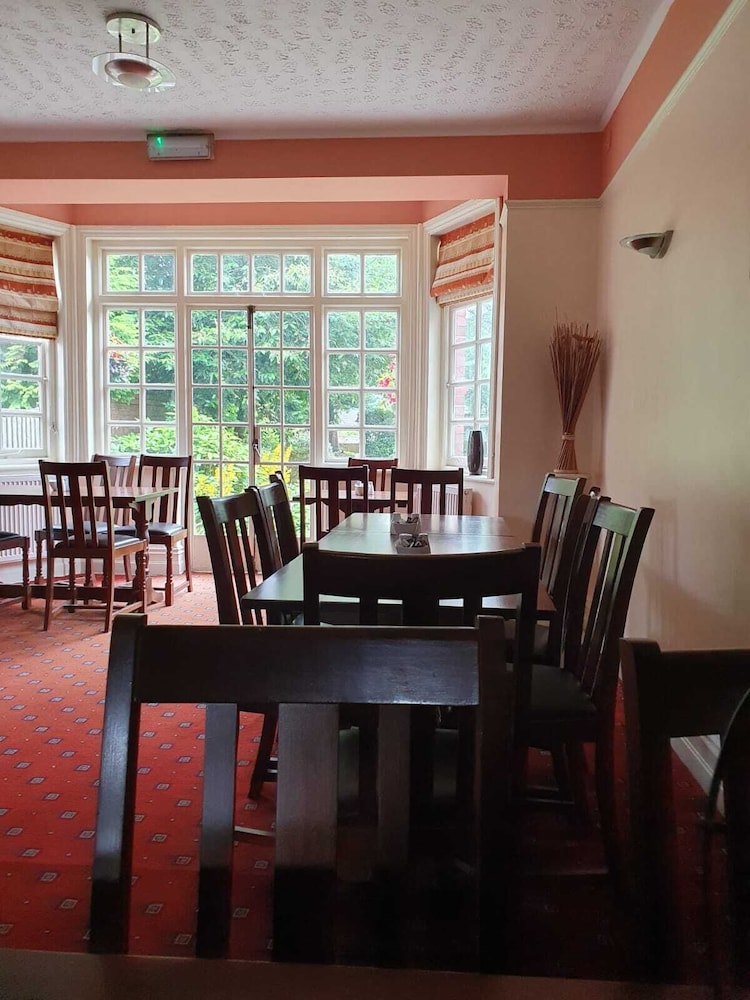 Stoke-on-trent Vacations - The Manor Guesthouse - Property Image 2