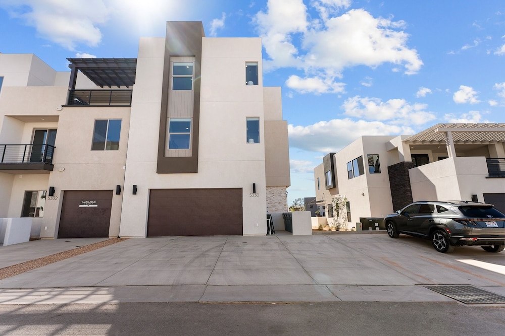 Sensory Escape 8 Bedroom Townhouse view 5