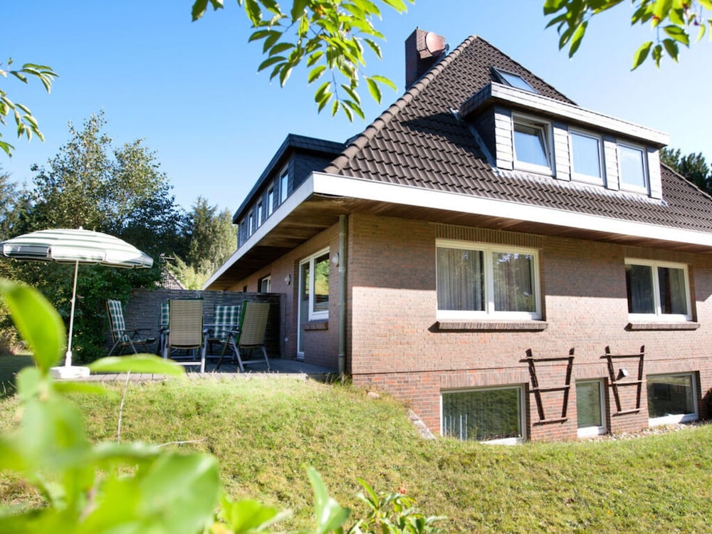 Pleasant Apartment in Suddorf