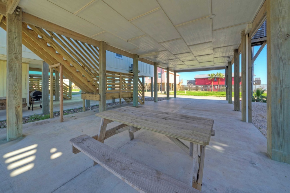 2 Homes, Sleeps 16, Shared Pool+boat Dock Laguna Village Serenity by Avantstay