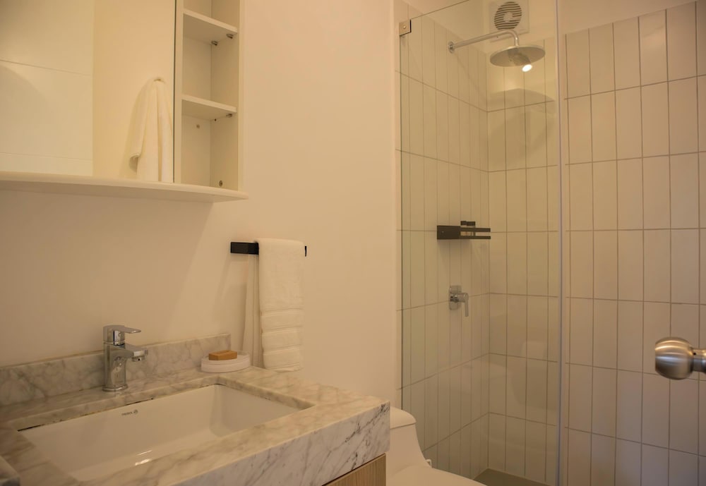 w Astounding 1BR in San Isidro
