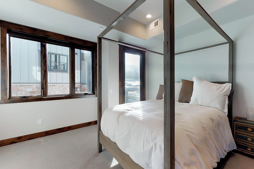 The Residences at Blackstone view 3