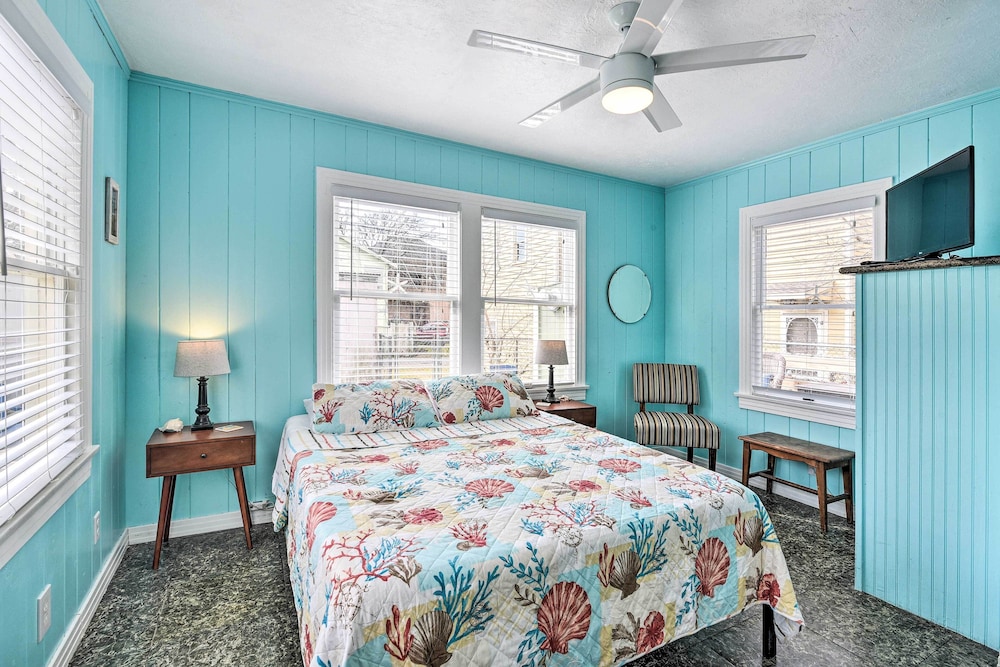 Historic Galveston Hideaway, Walk to the Beach!