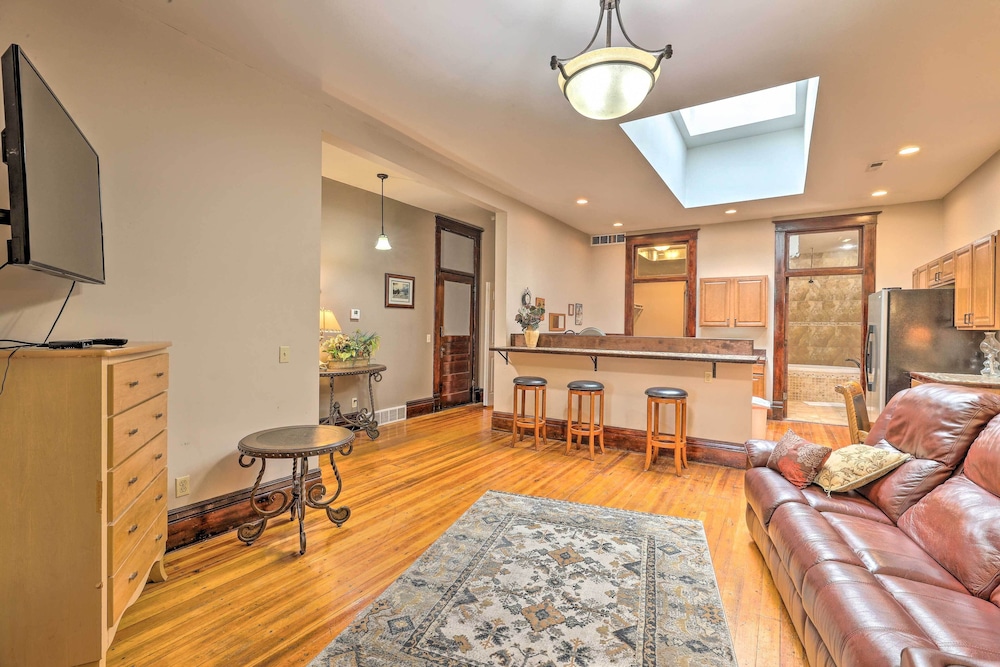 Apartment in the Heart of Yankton - Pets Welcome! view 2