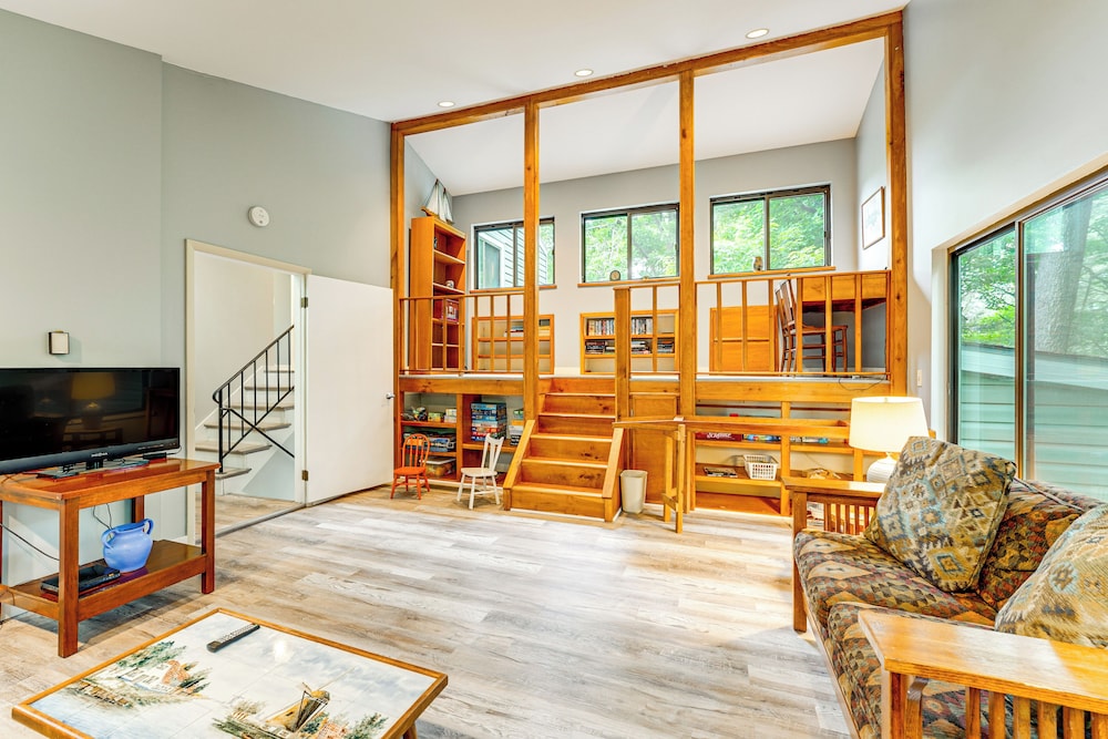 Walk to Semi-private Beach: Lake Michigan Getaway
